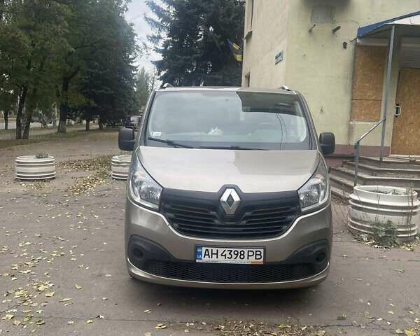 Бежевый Рено Трафик, объемом двигателя 1.6 л и пробегом 172 тыс. км за 15500 $, фото 1 на Automoto.ua