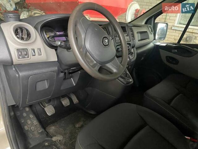 Бежевый Рено Трафик, объемом двигателя 1.6 л и пробегом 159 тыс. км за 16100 $, фото 8 на Automoto.ua