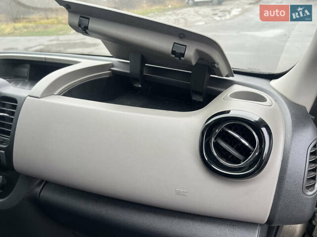 Бежевый Рено Трафик, объемом двигателя 1.6 л и пробегом 230 тыс. км за 16222 $, фото 28 на Automoto.ua