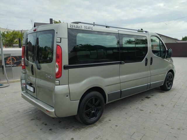 Бежевый Рено Трафик, объемом двигателя 2 л и пробегом 257 тыс. км за 13800 $, фото 3 на Automoto.ua