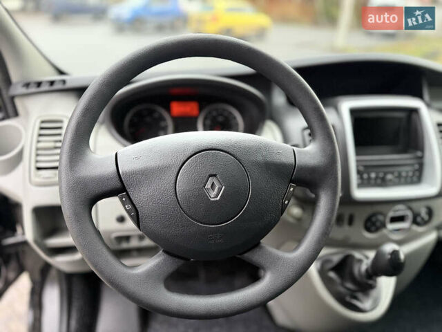 Чорний Рено Трафік, об'ємом двигуна 2 л та пробігом 301 тис. км за 12700 $, фото 17 на Automoto.ua