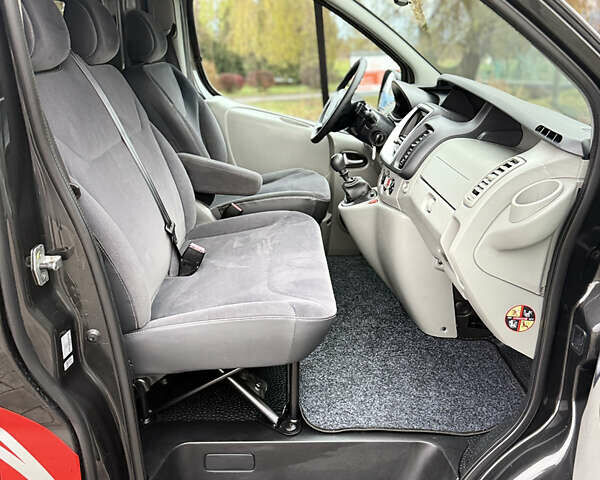 Чорний Рено Трафік, об'ємом двигуна 2 л та пробігом 301 тис. км за 12700 $, фото 28 на Automoto.ua