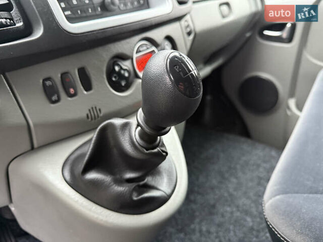 Чорний Рено Трафік, об'ємом двигуна 2 л та пробігом 301 тис. км за 12700 $, фото 20 на Automoto.ua