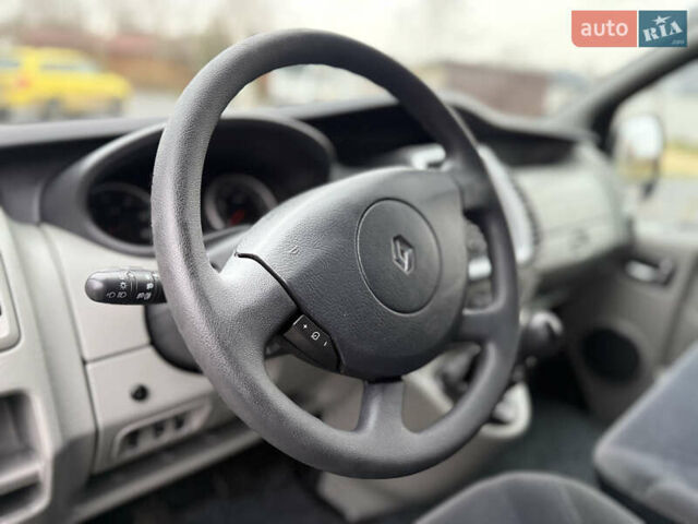 Чорний Рено Трафік, об'ємом двигуна 2 л та пробігом 301 тис. км за 12700 $, фото 18 на Automoto.ua