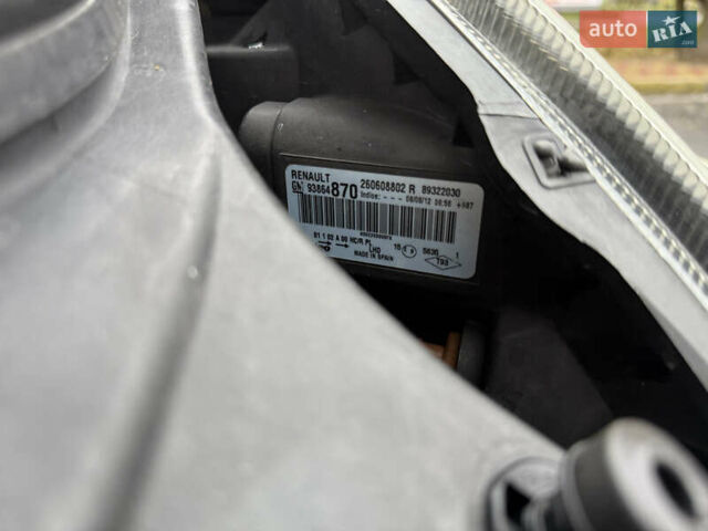 Чорний Рено Трафік, об'ємом двигуна 2 л та пробігом 301 тис. км за 12700 $, фото 27 на Automoto.ua