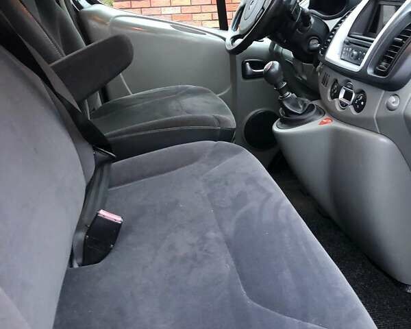 Чорний Рено Трафік, об'ємом двигуна 2 л та пробігом 126 тис. км за 14500 $, фото 10 на Automoto.ua