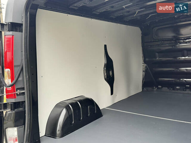 Чорний Рено Трафік, об'ємом двигуна 2 л та пробігом 255 тис. км за 13499 $, фото 28 на Automoto.ua