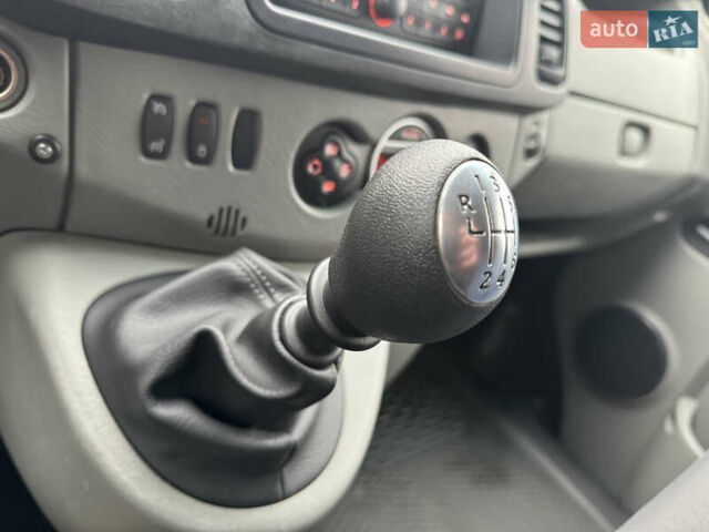 Чорний Рено Трафік, об'ємом двигуна 2 л та пробігом 255 тис. км за 13499 $, фото 46 на Automoto.ua