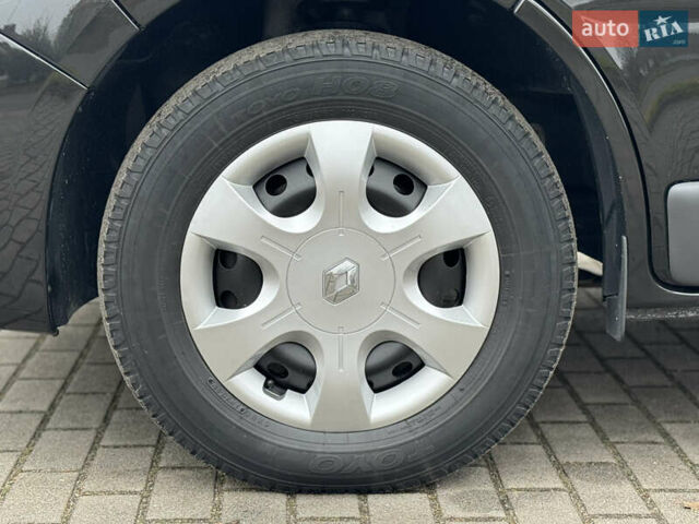 Чорний Рено Трафік, об'ємом двигуна 2 л та пробігом 255 тис. км за 13499 $, фото 33 на Automoto.ua