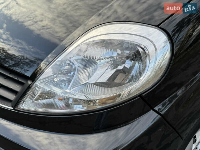 Чорний Рено Трафік, об'ємом двигуна 2 л та пробігом 255 тис. км за 13499 $, фото 31 на Automoto.ua