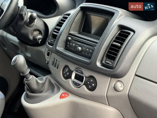 Чорний Рено Трафік, об'ємом двигуна 2 л та пробігом 255 тис. км за 13499 $, фото 48 на Automoto.ua