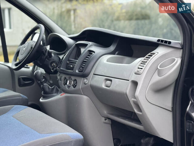 Чорний Рено Трафік, об'ємом двигуна 2 л та пробігом 255 тис. км за 13499 $, фото 41 на Automoto.ua