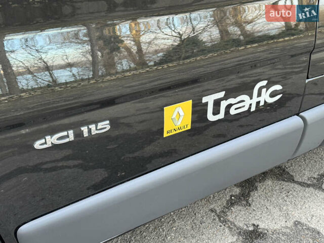 Чорний Рено Трафік, об'ємом двигуна 2 л та пробігом 255 тис. км за 13499 $, фото 30 на Automoto.ua