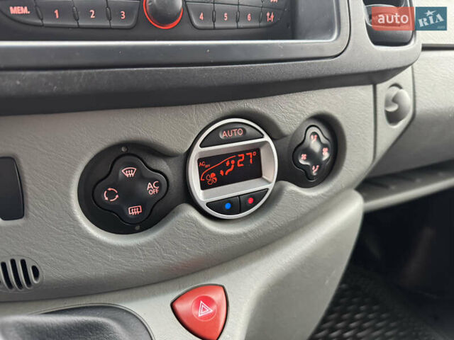 Чорний Рено Трафік, об'ємом двигуна 2 л та пробігом 255 тис. км за 13499 $, фото 44 на Automoto.ua