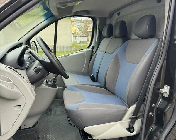 Чорний Рено Трафік, об'ємом двигуна 2 л та пробігом 255 тис. км за 13499 $, фото 40 на Automoto.ua