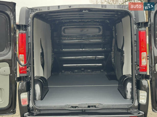 Чорний Рено Трафік, об'ємом двигуна 2 л та пробігом 255 тис. км за 13499 $, фото 27 на Automoto.ua