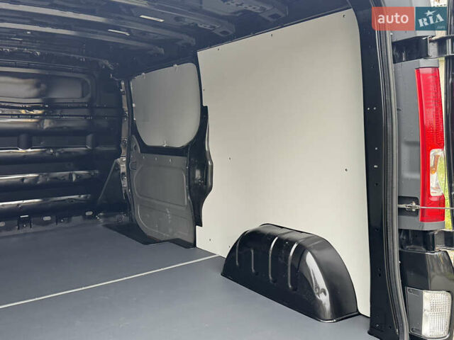 Чорний Рено Трафік, об'ємом двигуна 2 л та пробігом 255 тис. км за 13499 $, фото 29 на Automoto.ua