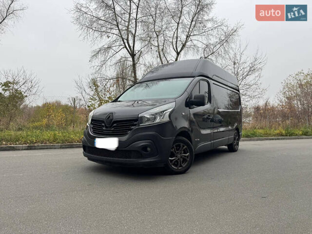 Черный Рено Трафик, объемом двигателя 1.6 л и пробегом 380 тыс. км за 17999 $, фото 4 на Automoto.ua