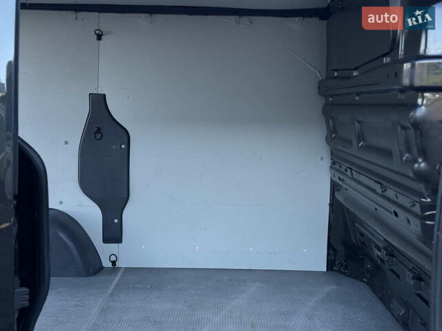 Черный Рено Трафик, объемом двигателя 1.6 л и пробегом 197 тыс. км за 13490 $, фото 20 на Automoto.ua