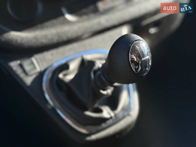 Черный Рено Трафик, объемом двигателя 1.6 л и пробегом 197 тыс. км за 13490 $, фото 26 на Automoto.ua