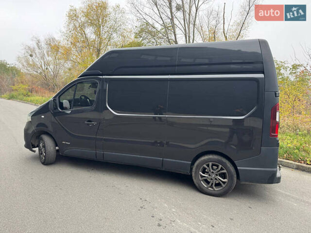 Черный Рено Трафик, объемом двигателя 1.6 л и пробегом 380 тыс. км за 17999 $, фото 5 на Automoto.ua