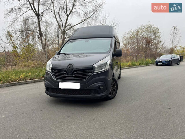 Черный Рено Трафик, объемом двигателя 1.6 л и пробегом 380 тыс. км за 17999 $, фото 2 на Automoto.ua