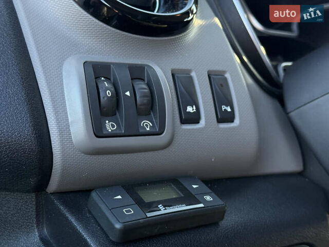 Черный Рено Трафик, объемом двигателя 1.6 л и пробегом 197 тыс. км за 13490 $, фото 15 на Automoto.ua