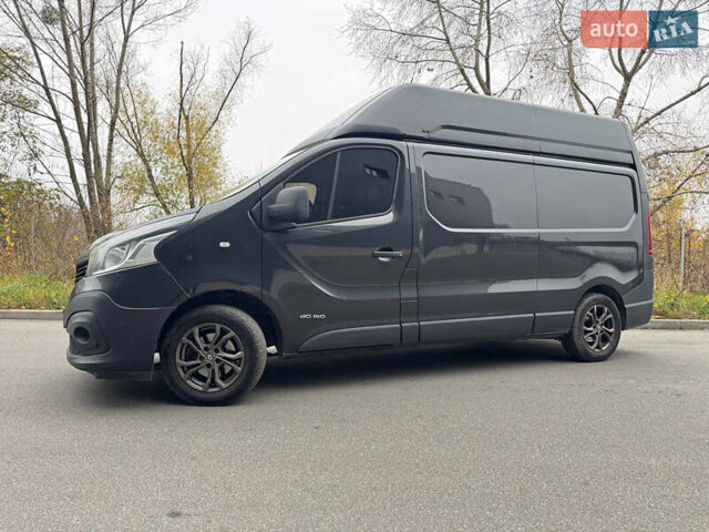 Черный Рено Трафик, объемом двигателя 1.6 л и пробегом 380 тыс. км за 17999 $, фото 1 на Automoto.ua