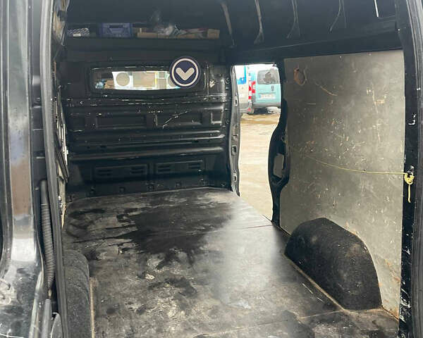 Черный Рено Трафик, объемом двигателя 1.6 л и пробегом 380 тыс. км за 17999 $, фото 11 на Automoto.ua