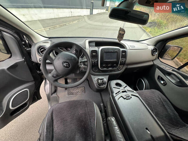 Черный Рено Трафик, объемом двигателя 1.6 л и пробегом 380 тыс. км за 17999 $, фото 8 на Automoto.ua