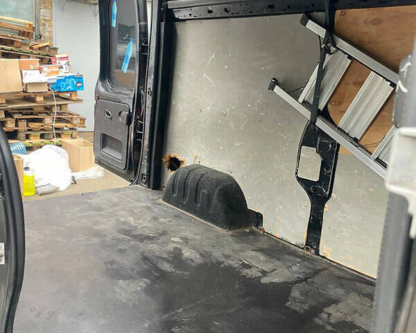 Черный Рено Трафик, объемом двигателя 1.6 л и пробегом 380 тыс. км за 17999 $, фото 12 на Automoto.ua