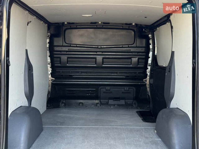 Черный Рено Трафик, объемом двигателя 1.6 л и пробегом 197 тыс. км за 13490 $, фото 19 на Automoto.ua