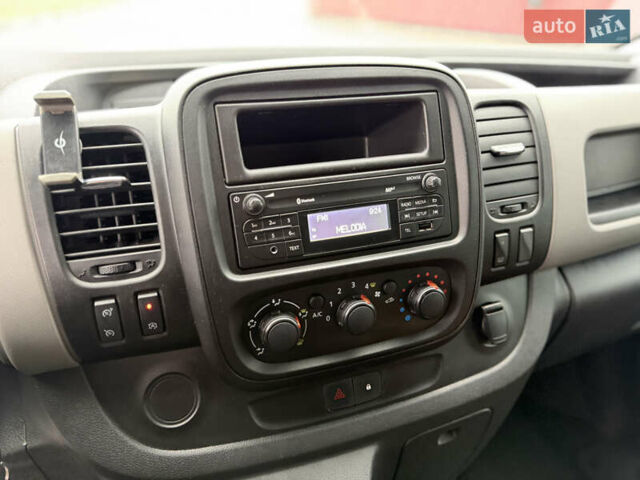 Черный Рено Трафик, объемом двигателя 1.6 л и пробегом 179 тыс. км за 15900 $, фото 10 на Automoto.ua