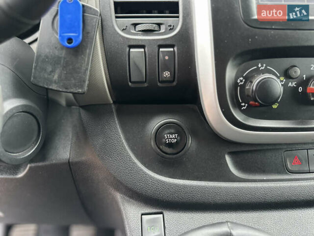 Черный Рено Трафик, объемом двигателя 1.6 л и пробегом 195 тыс. км за 14200 $, фото 15 на Automoto.ua