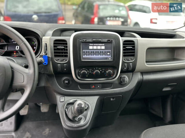 Черный Рено Трафик, объемом двигателя 1.6 л и пробегом 195 тыс. км за 14200 $, фото 16 на Automoto.ua