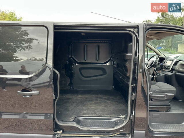 Черный Рено Трафик, объемом двигателя 1.6 л и пробегом 195 тыс. км за 14200 $, фото 20 на Automoto.ua