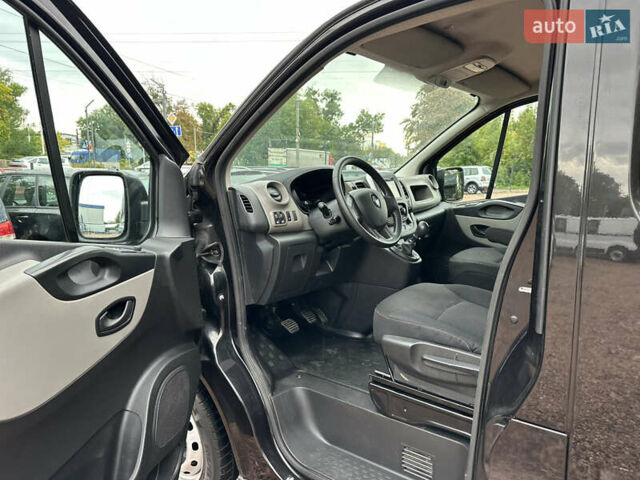 Черный Рено Трафик, объемом двигателя 1.6 л и пробегом 195 тыс. км за 14500 $, фото 13 на Automoto.ua