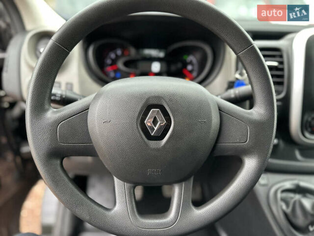 Черный Рено Трафик, объемом двигателя 1.6 л и пробегом 195 тыс. км за 14500 $, фото 14 на Automoto.ua