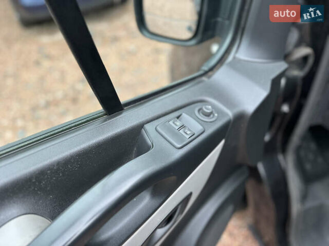 Черный Рено Трафик, объемом двигателя 1.6 л и пробегом 195 тыс. км за 14200 $, фото 10 на Automoto.ua