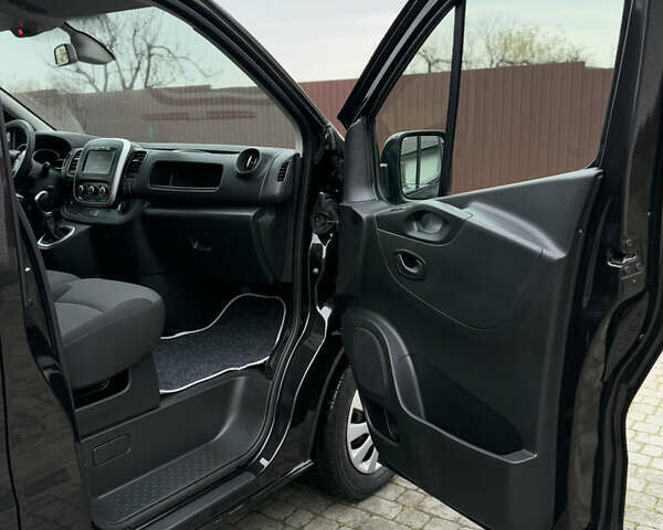 Черный Рено Трафик, объемом двигателя 2 л и пробегом 198 тыс. км за 21850 $, фото 45 на Automoto.ua