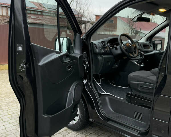 Черный Рено Трафик, объемом двигателя 2 л и пробегом 198 тыс. км за 21850 $, фото 59 на Automoto.ua