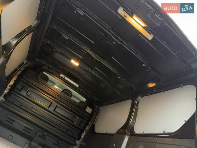Черный Рено Трафик, объемом двигателя 2 л и пробегом 198 тыс. км за 21850 $, фото 111 на Automoto.ua