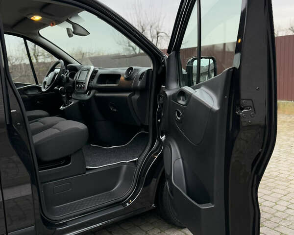 Черный Рено Трафик, объемом двигателя 2 л и пробегом 198 тыс. км за 21850 $, фото 57 на Automoto.ua