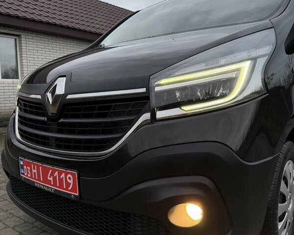 Черный Рено Трафик, объемом двигателя 2 л и пробегом 198 тыс. км за 21850 $, фото 127 на Automoto.ua