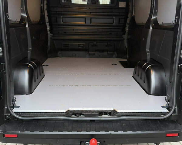 Черный Рено Трафик, объемом двигателя 2 л и пробегом 198 тыс. км за 21850 $, фото 99 на Automoto.ua