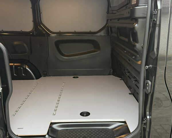 Черный Рено Трафик, объемом двигателя 2 л и пробегом 198 тыс. км за 21850 $, фото 92 на Automoto.ua