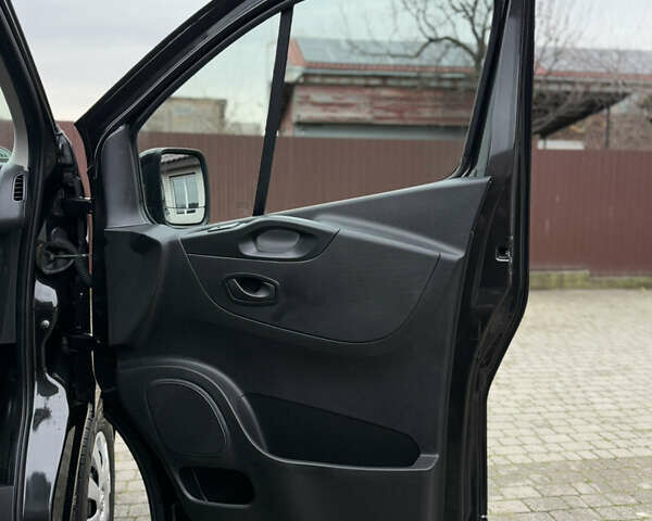 Черный Рено Трафик, объемом двигателя 2 л и пробегом 198 тыс. км за 21850 $, фото 44 на Automoto.ua