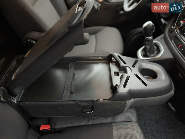 Черный Рено Трафик, объемом двигателя 2 л и пробегом 198 тыс. км за 21850 $, фото 49 на Automoto.ua