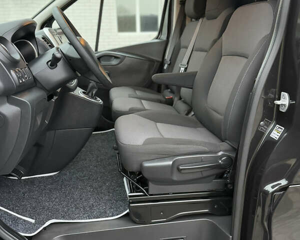 Черный Рено Трафик, объемом двигателя 2 л и пробегом 198 тыс. км за 21850 $, фото 61 на Automoto.ua