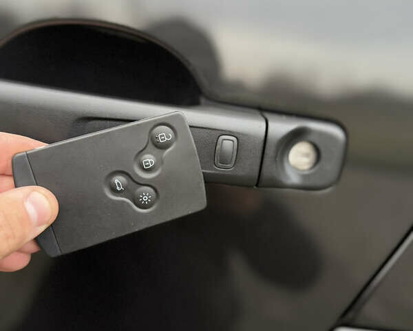 Черный Рено Трафик, объемом двигателя 2 л и пробегом 198 тыс. км за 21850 $, фото 84 на Automoto.ua